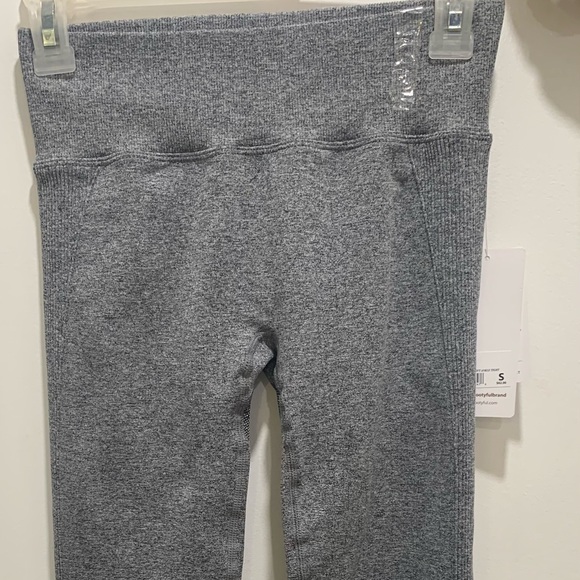 Bootyful Seamless Core Lift Ankle Legging - Picture 5 of 7